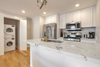 1050 Annunciation St in New Orleans, LA - Building Photo - Building Photo