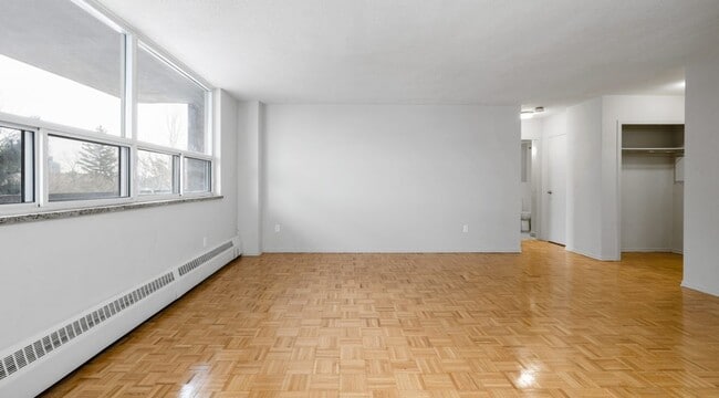 25 Duncanwoods Dr in Toronto, ON - Building Photo - Building Photo