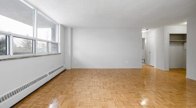 25 Duncanwoods Dr in Toronto, ON - Building Photo - Building Photo