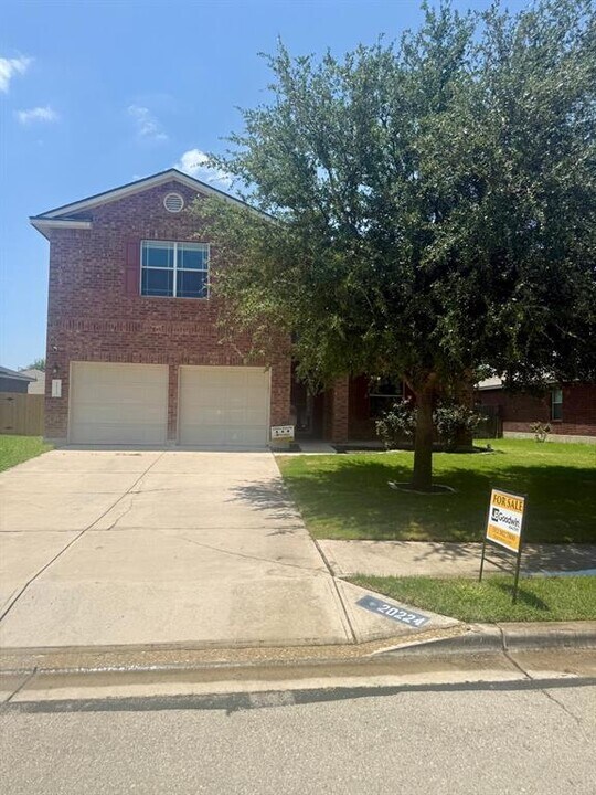 20224 Stanley Robin Ln in Pflugerville, TX - Building Photo