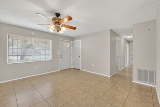 920 Cedar Cir in Tavares, FL - Building Photo - Building Photo