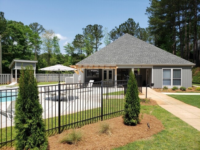 The Domain On Donahue in Auburn, AL - Building Photo - Building Photo