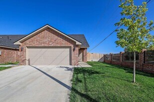 7626 Woodford Ave in Amarillo, TX - Building Photo