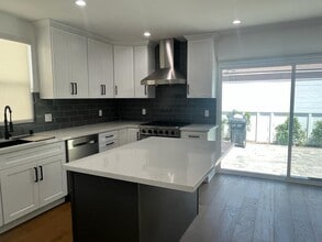 8100 Paso Robles Ave, Unit 8100 in Van Nuys, CA - Foto de edificio - Building Photo