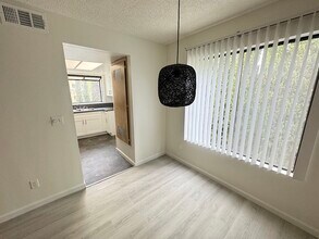 4633 Vermont Pl, Unit 205 in Los Angeles, CA - Foto de edificio - Building Photo