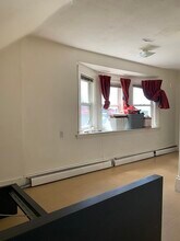 151 Central St, Unit #2 in Somerville, MA - Foto de edificio - Building Photo