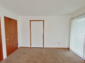3960 N Garland Cir in Wichita, KS - Building Photo - Building Photo