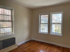 144 Daniel Low Ter, Unit 2R in Staten Island, NY - Foto de edificio - Building Photo