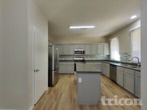 3812 S 54th Glen in Phoenix, AZ - Foto de edificio - Building Photo