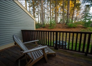 55 Bartemus Trl in Nashua, NH - Foto de edificio - Building Photo