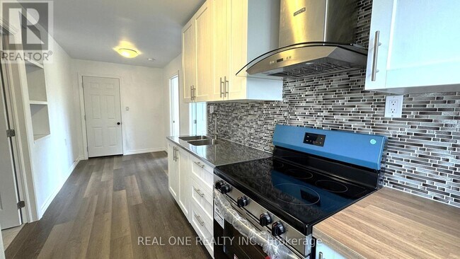 56 Skylark Dr in Hamilton, ON - Building Photo - Building Photo