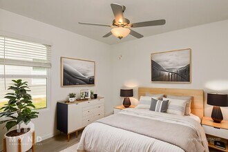 2717 Ctr Crk Ln in Fort Worth, TX - Foto de edificio - Building Photo