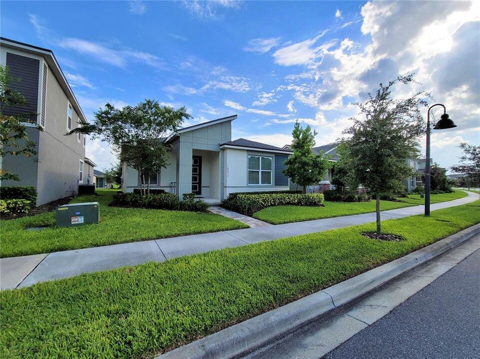 16632 Wingspread Loop in Winter Garden, FL - Building Photo