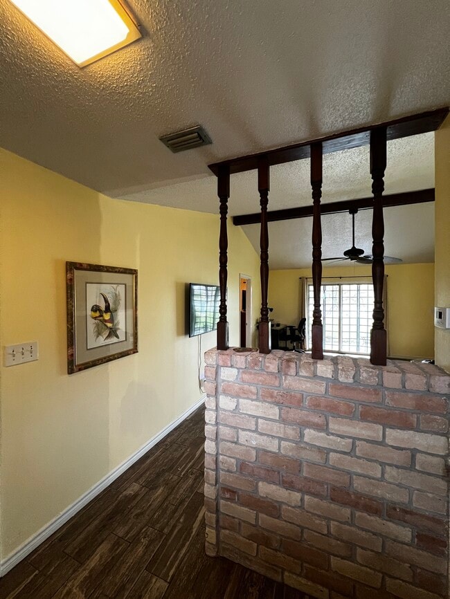 603 Continental Dr in Brownsville, TX - Foto de edificio - Building Photo