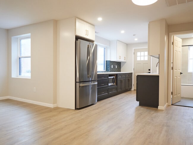 5333 Penn Ave, Unit 201 in Pittsburgh, PA - Building Photo - Building Photo