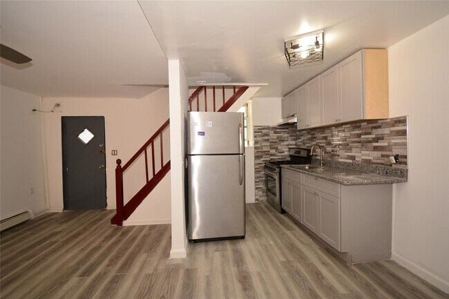 976 Greene Ave in Brooklyn, NY - Building Photo - Building Photo