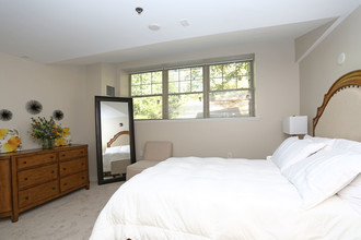 Lenox Schoolhouse Apartments in Lenox, MA - Foto de edificio - Interior Photo