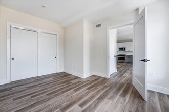 237 Washington St, Unit 203 in Hoboken, NJ - Foto de edificio - Building Photo