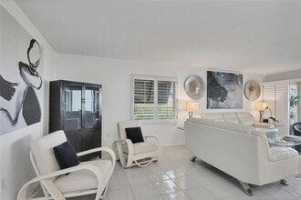 4660 Ocean Blvd in Sarasota, FL - Building Photo - Building Photo