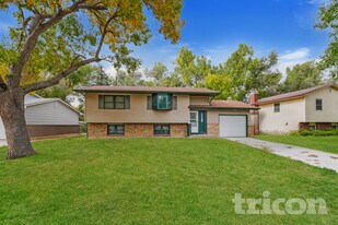 1006 De La Vista Pl in Colorado Springs, CO - Building Photo