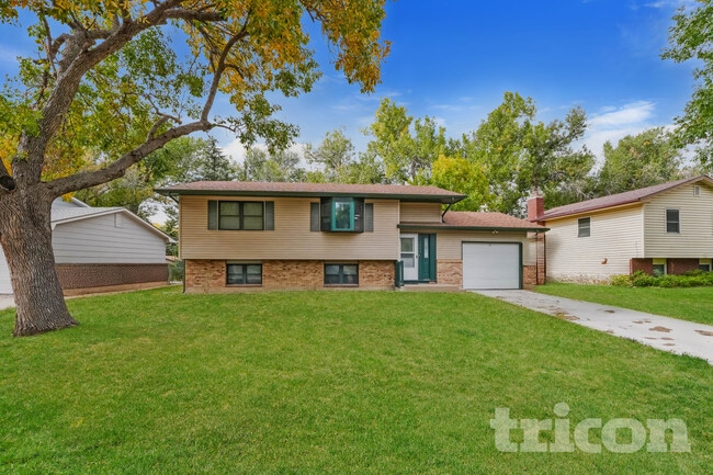 property at 1006 De La Vista Pl