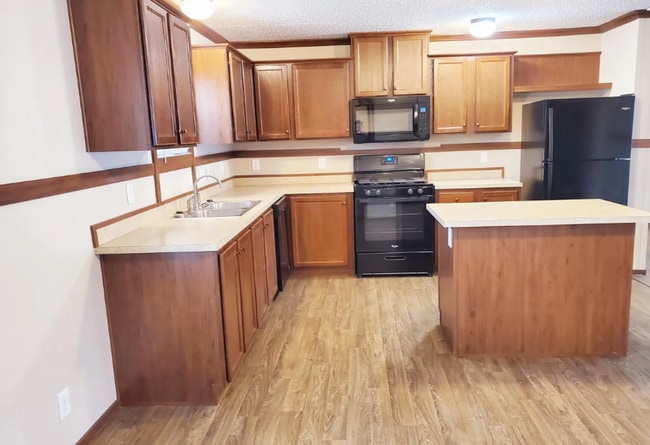 332 Fox Chase Blvd in Grand Blanc, MI - Foto de edificio - Building Photo