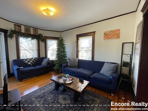56 Hobson St, Unit 2 in Boston, MA - Foto de edificio - Building Photo