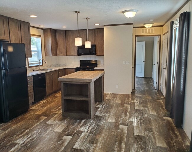 24 Sparrow Hill Dr in Orion Township, MI - Foto de edificio - Building Photo