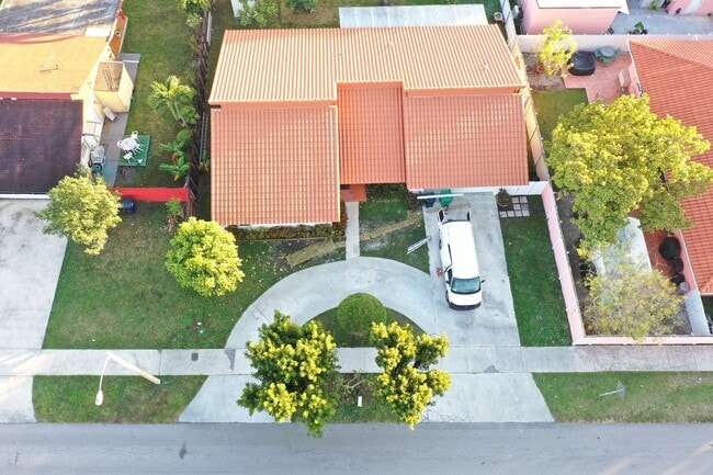 9972 SW 4th St in Miami, FL - Foto de edificio - Building Photo