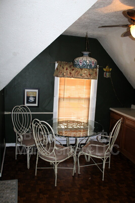 502 Walnut Ave in Clairton, PA - Foto de edificio - Building Photo