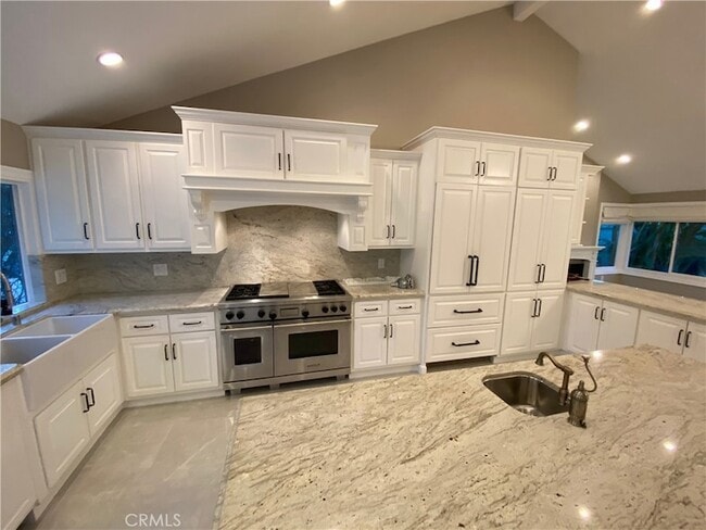 1933 N Canyon Park Cir in Orange, CA - Foto de edificio - Building Photo