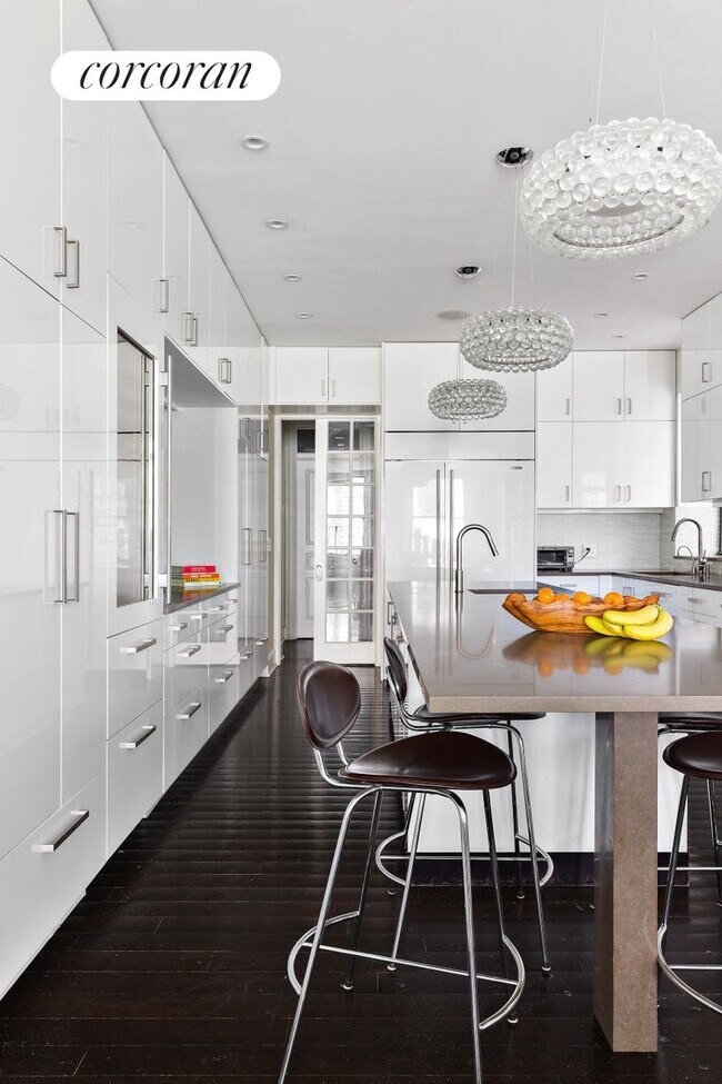 229 W 97th St in New York, NY - Building Photo - Building Photo