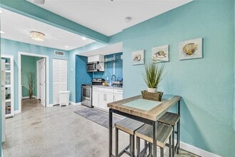 1715 NE 11th St in Fort Lauderdale, FL - Building Photo - Building Photo