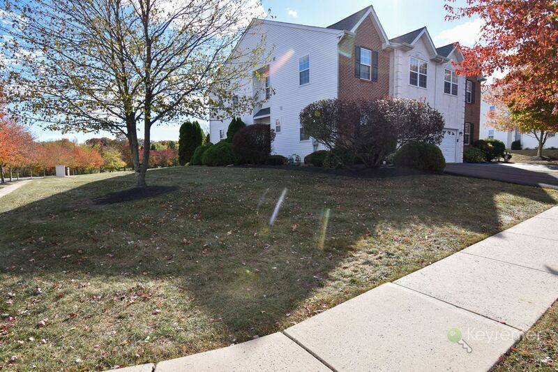 290 Hampshire Dr in Sellersville, PA - Building Photo
