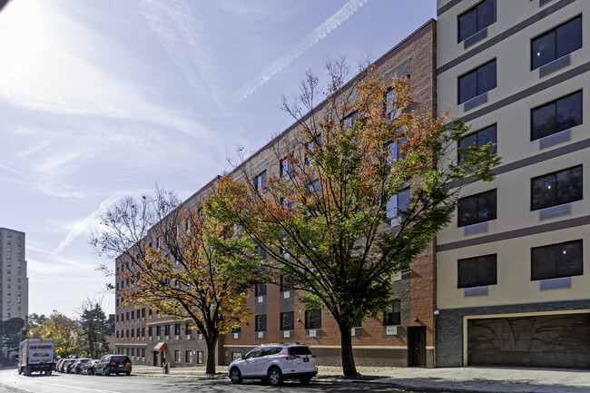 2501 Sedgwick Ave in Bronx, NY - Foto de edificio - Building Photo