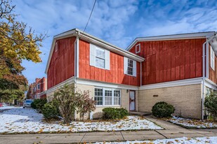 8001 S Essex Ave in Chicago, IL - Building Photo