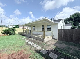 113 E 44th St in Houston, TX - Building Photo