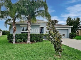 1629 Climbing Dayflower Dr in Ruskin, FL - Building Photo