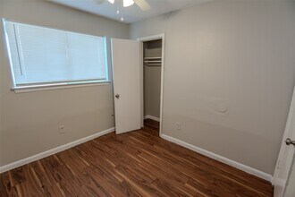 954 Michael Dr in Pasadena, TX - Foto de edificio - Building Photo