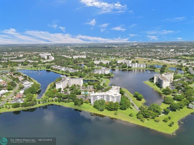 2940 N Course Dr, Unit WATER FRont 111 in Pompano Beach, FL - Building Photo - Building Photo