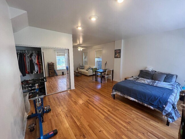 852 W Diversey Pkwy in Chicago, IL - Building Photo - Building Photo