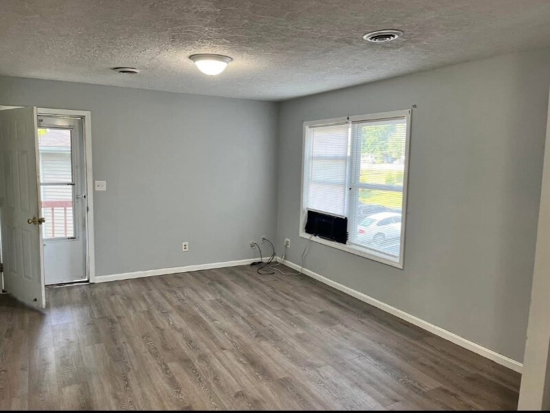 215 McArthur St in West Union, OH - Building Photo