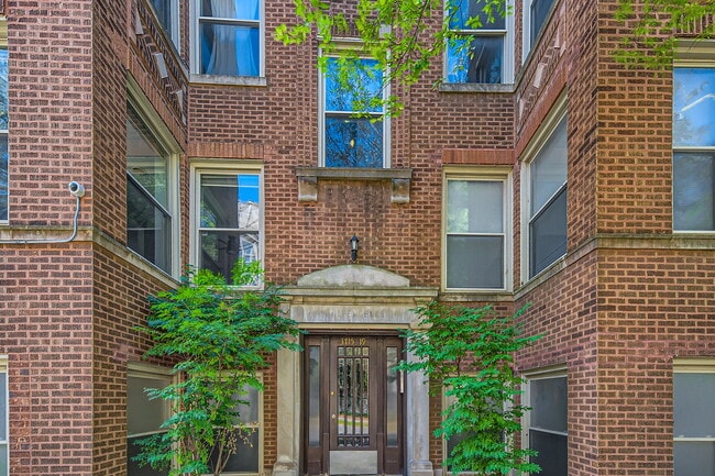 3719 W Byron St in Chicago, IL - Building Photo - Building Photo