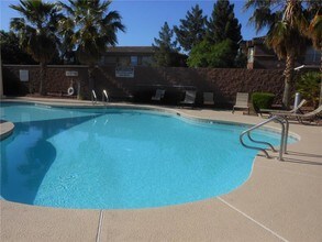 982 Ashford Hollow Ave in Henderson, NV - Building Photo - Building Photo