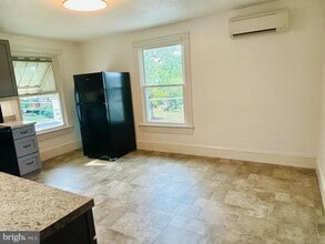 228 N Barbara St in Mount Joy, PA - Building Photo - Building Photo