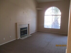 2821 Mill Point Dr in Henderson, NV - Building Photo - Building Photo