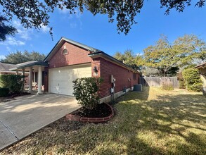 9008 Copano Dr in Austin, TX - Foto de edificio - Building Photo