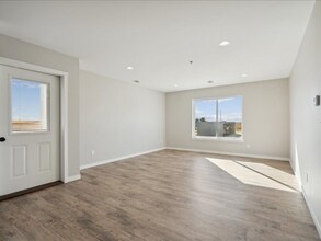 7028 Thunder Vly Dr in Peosta, IA - Building Photo - Building Photo