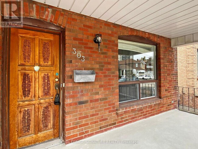 303 Gowan Ave in Toronto, ON - Building Photo - Building Photo
