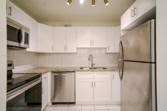 10357 N Kendall Dr in Miami, FL - Building Photo - Building Photo